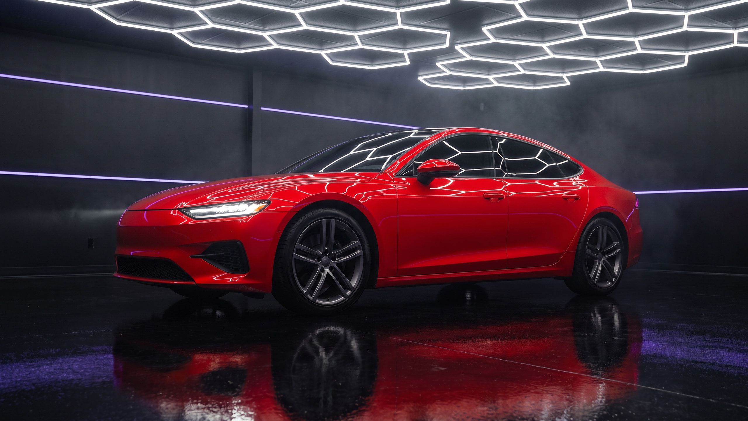 Dieselbe Sportlimousine, visualisiert in Signalrot Glanz